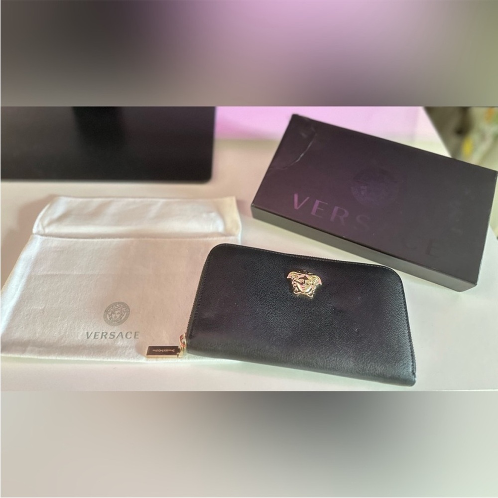 Versace La Medusa long black wallet
